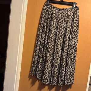 TALBOTS PETITES 12 P Chic  Floral Maxi Skirt in Black and Cream